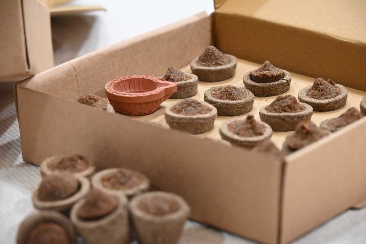 Sambrani Havan Cups (cups +dhoop stand)